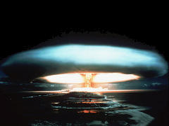 Expolosion einer Atombombe, Test 1971 ber Mururoa - Foto: gemeinfrei