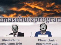 Klima-Kanzlerin Merkel und Schwarze Null Scholz präsentieren Klima-Paket am 9.10.2019 - Collage: Samy - Creative-Commons-Lizenz Namensnennung Nicht-Kommerziell 3.0