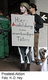 Protest-Aktion gegen Bundeswehr-Propaganda